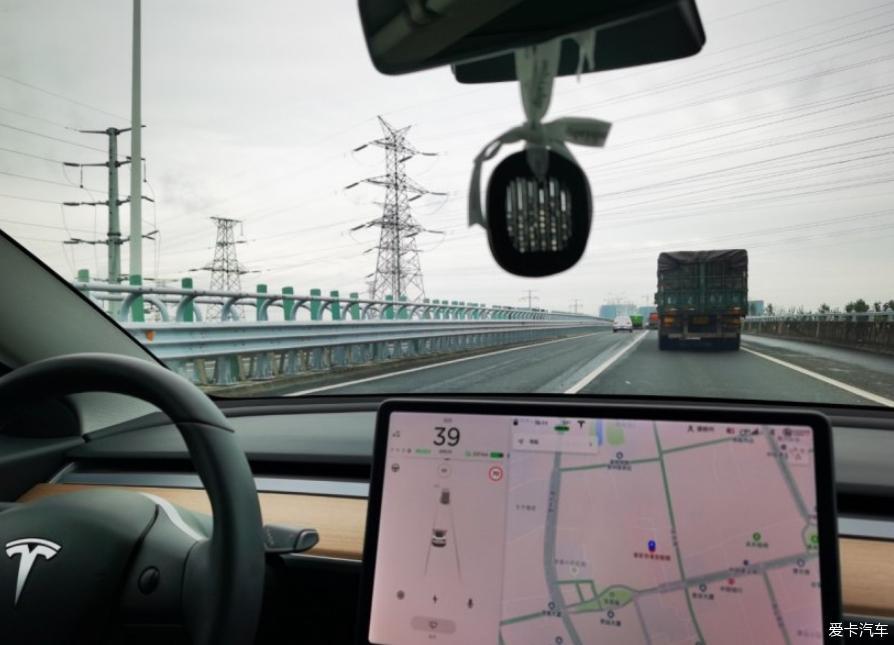 进口版本标续特斯拉Model3 