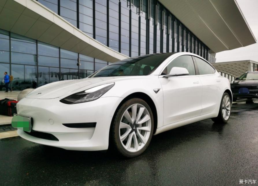 进口版本标续特斯拉Model3 
