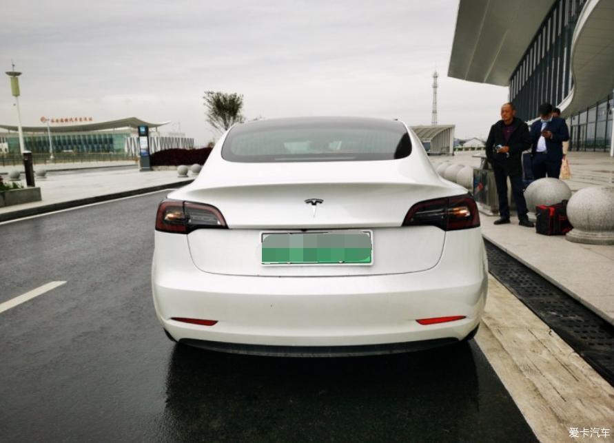 进口版本标续特斯拉Model3 