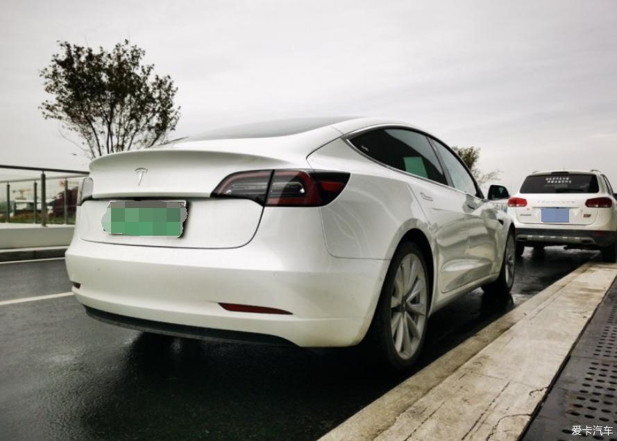 进口版本标续特斯拉Model3 