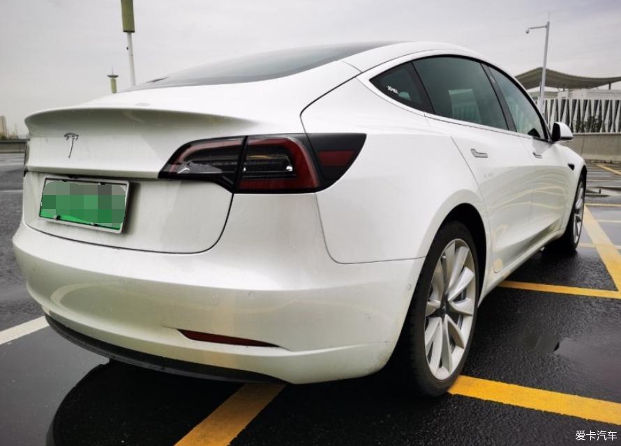 进口版本标续特斯拉Model3 