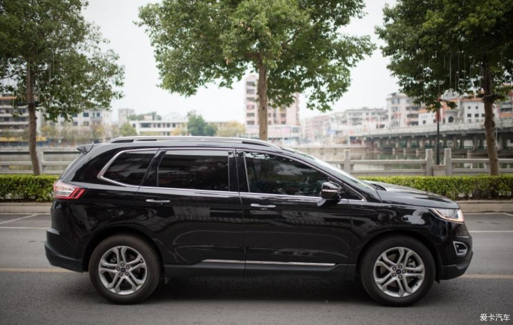 成熟稳重的美系黑色7座SUV—18款豪锐