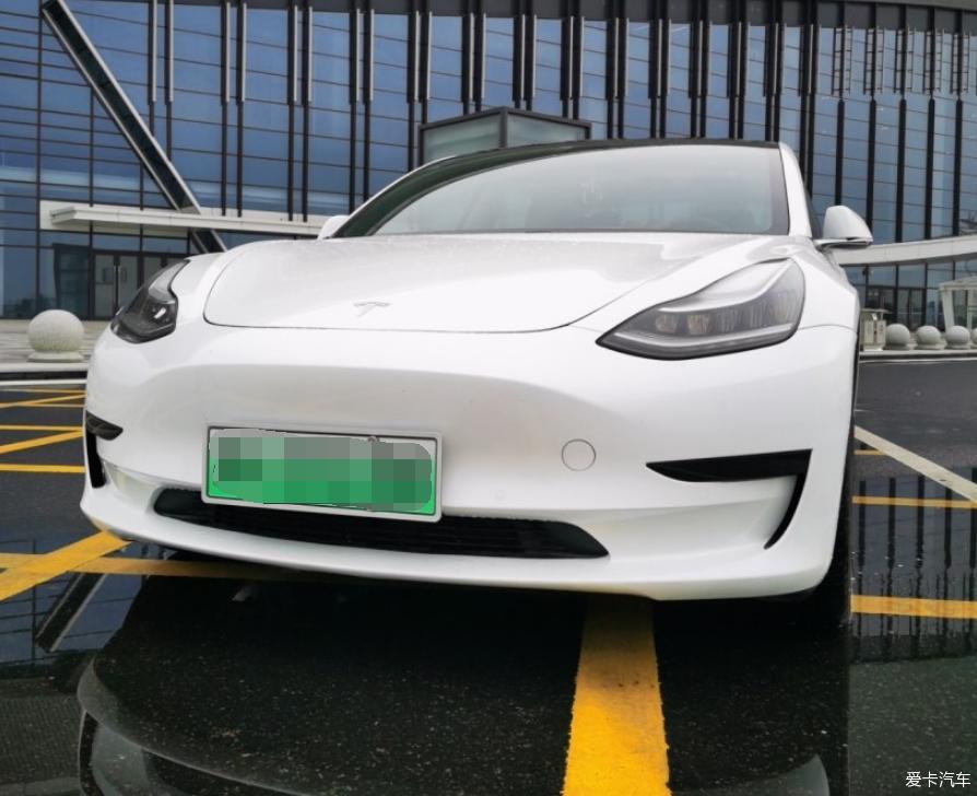 进口版本标续特斯拉Model3 