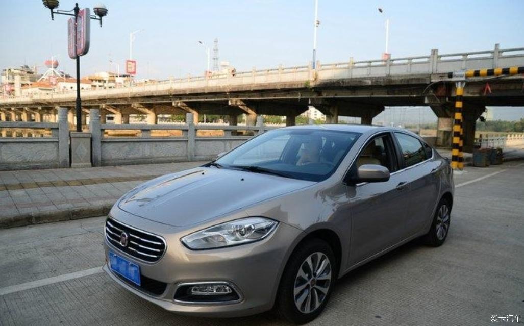 成熟稳重的美系黑色7座SUV—18款豪锐