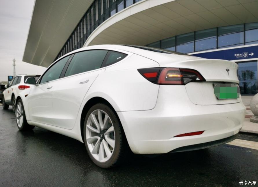 进口版本标续特斯拉Model3 