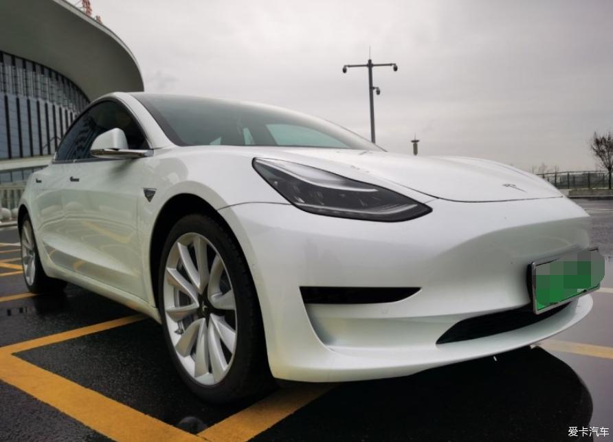 进口版本标续特斯拉Model3 