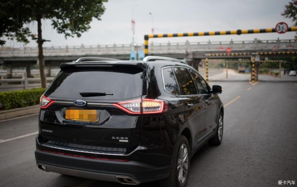 成熟稳重的美系黑色7座SUV—18款豪锐