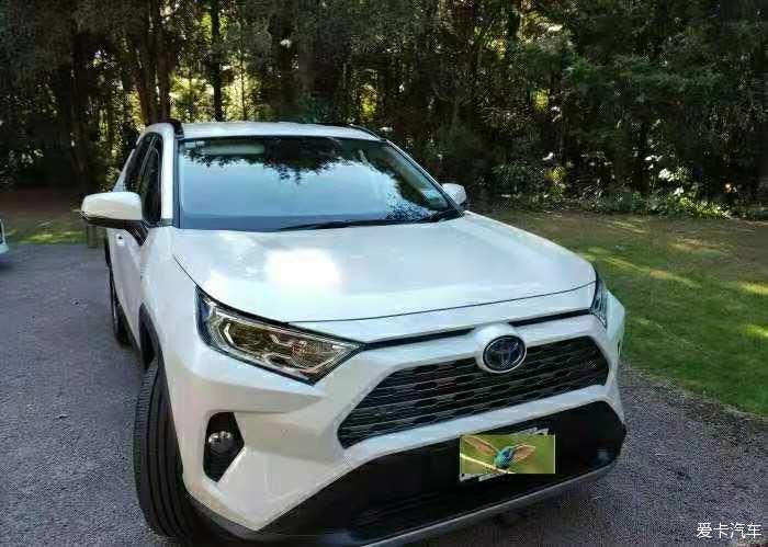 行驶在公路上的小霸道—RAV4荣放