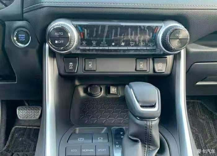 行驶在公路上的小霸道—RAV4荣放