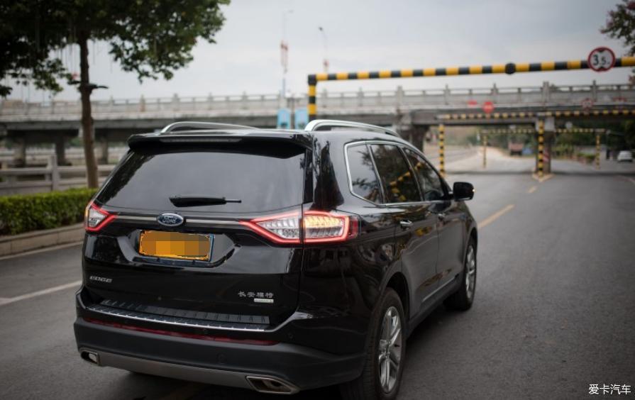 18款二豪美系黑色7座SUV