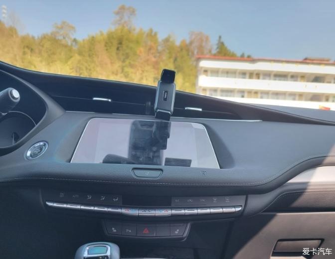 豪华SUV 凯迪拉克XT4报道