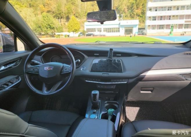 豪华SUV 凯迪拉克XT4报道