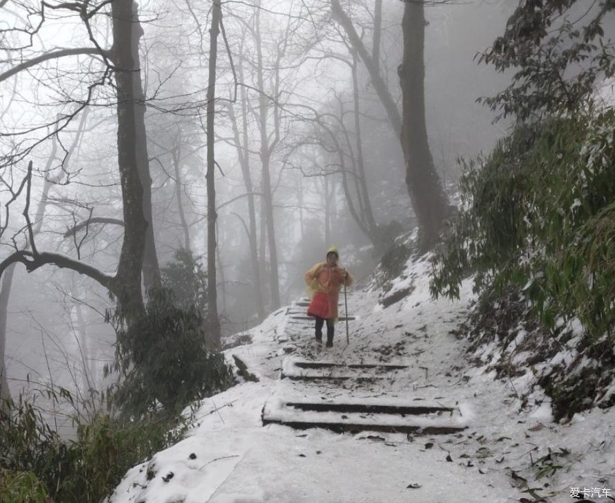 自驾去峨眉山看雪