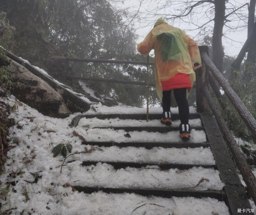 自驾去峨眉山看雪