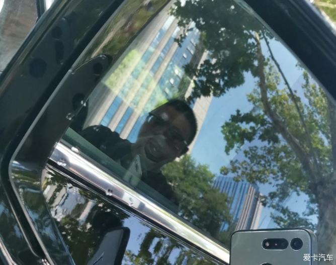拥有凯迪拉克XT6,一路前行，为自己喝彩。