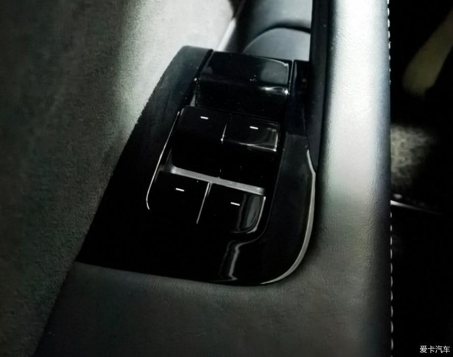 冬天的 Model 3分享给大家