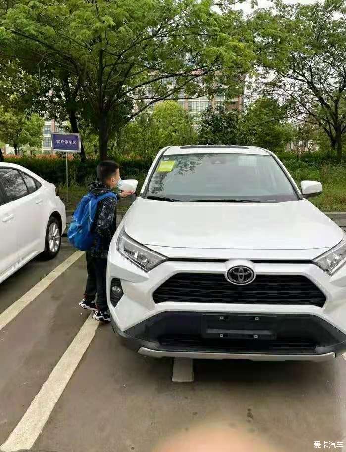 RAV4荣放 有里有面子 让我爱不释手