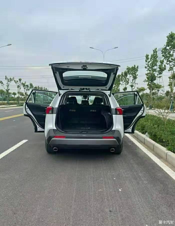 RAV4荣放 有里有面子 让我爱不释手