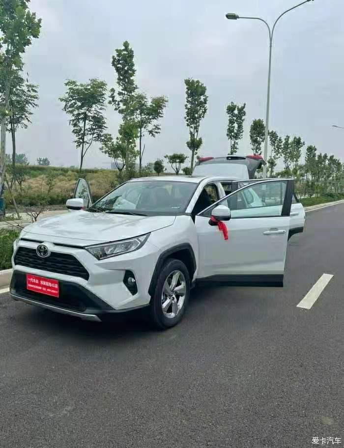 RAV4荣放 有里有面子 让我爱不释手