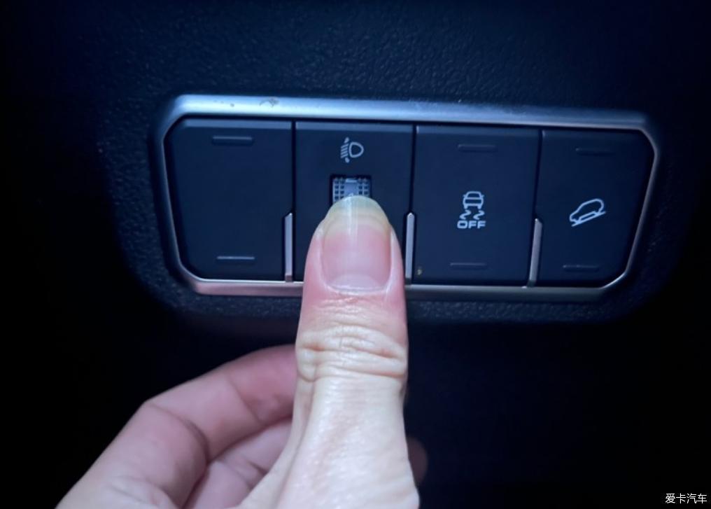 看看哈弗M6PLUS大灯照明效果