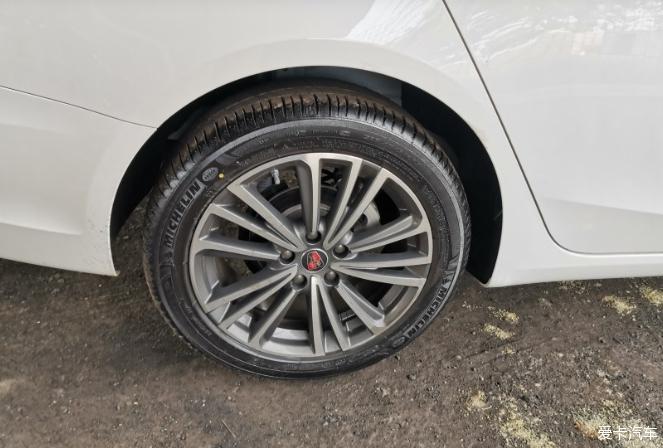 我的荣威i5，公路上一道亮丽的风景线