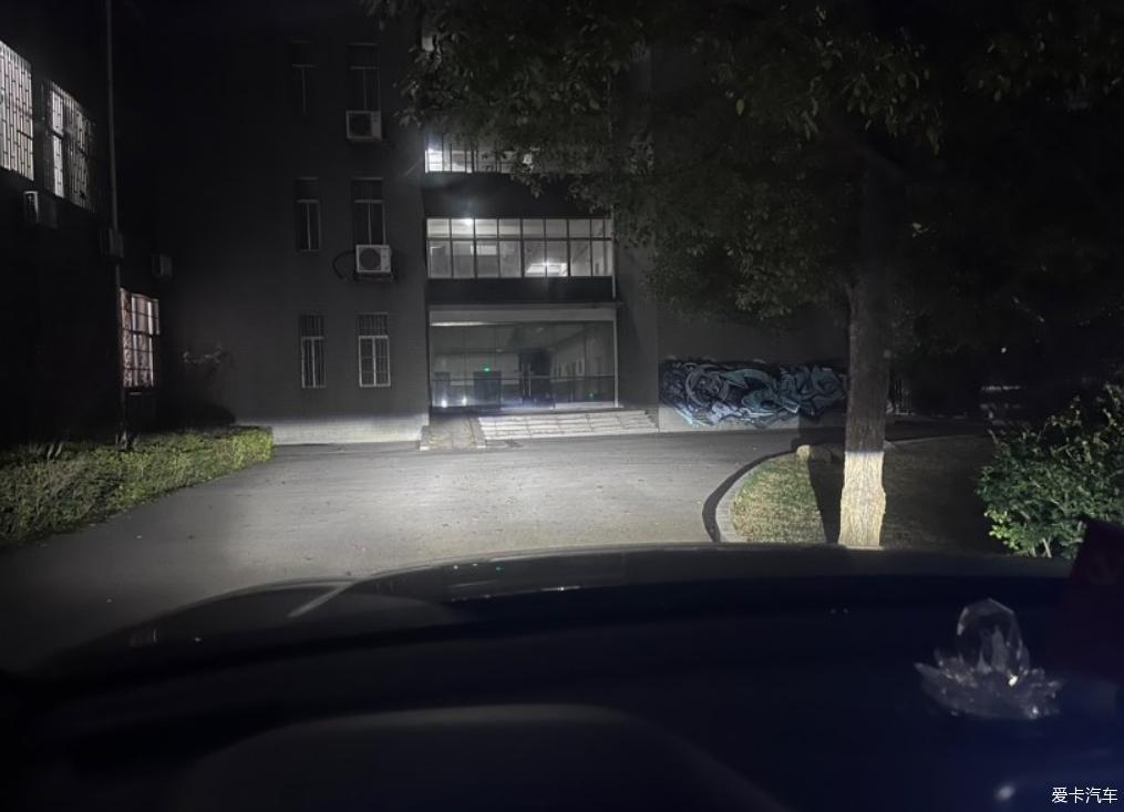看看哈弗M6PLUS大灯照明效果