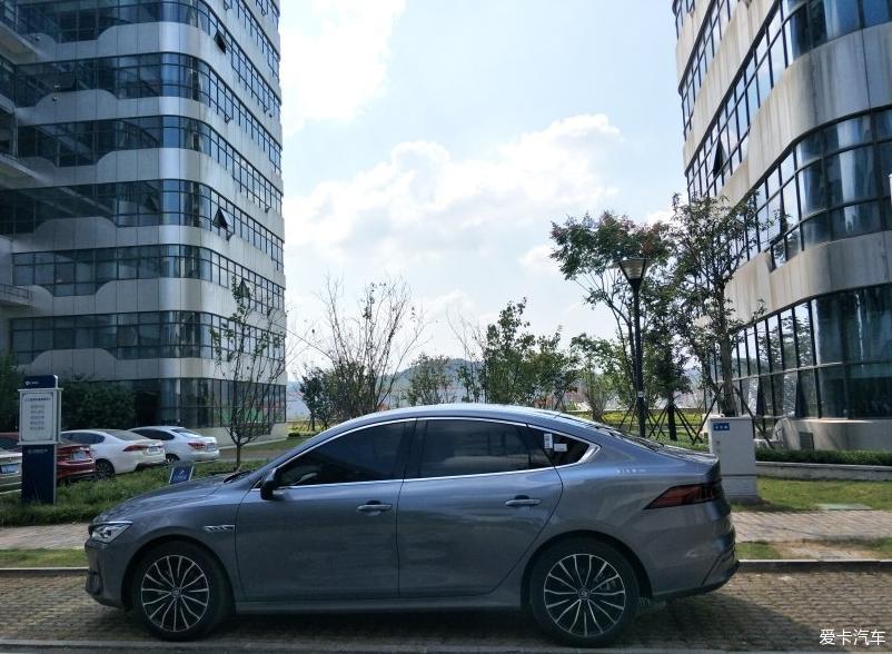 恭喜朋友提车秦PLUS EV