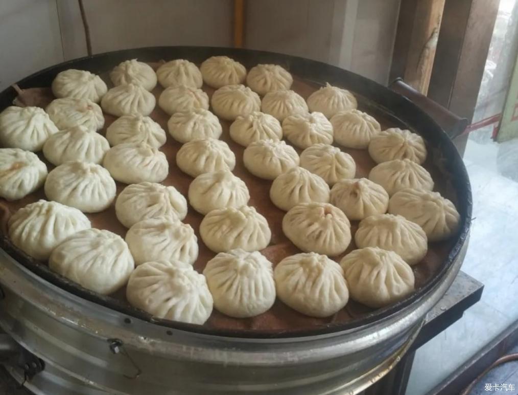 这里的包子一块五，美美的吃顿早点