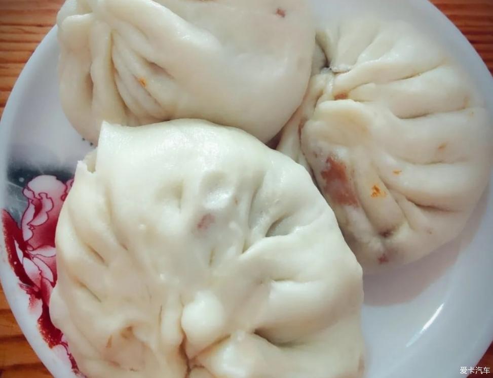 这里的包子一块五，美美的吃顿早点