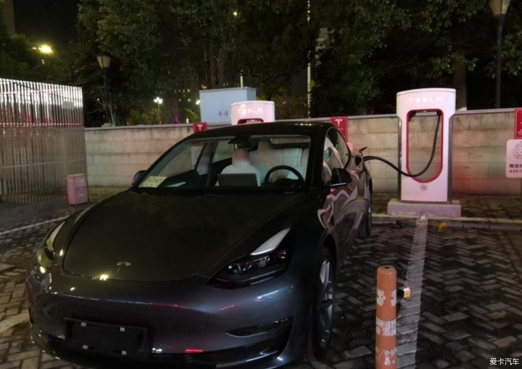 来分享我的21款model3 performance
