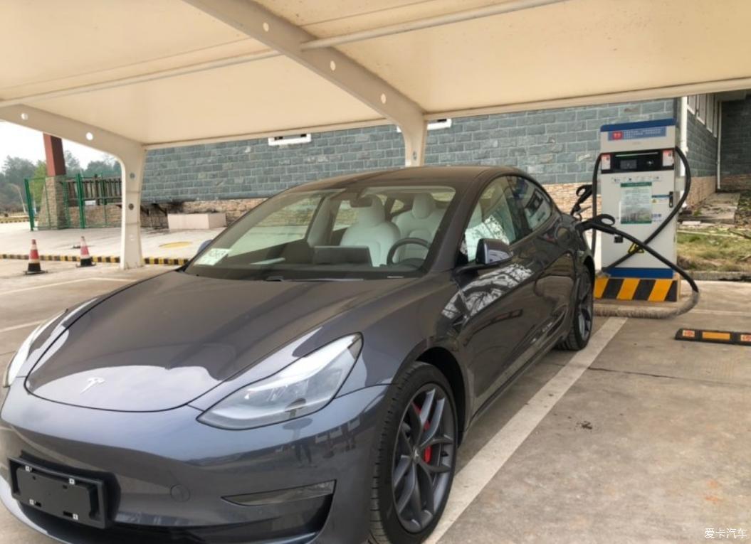 来分享我的21款model3 performance