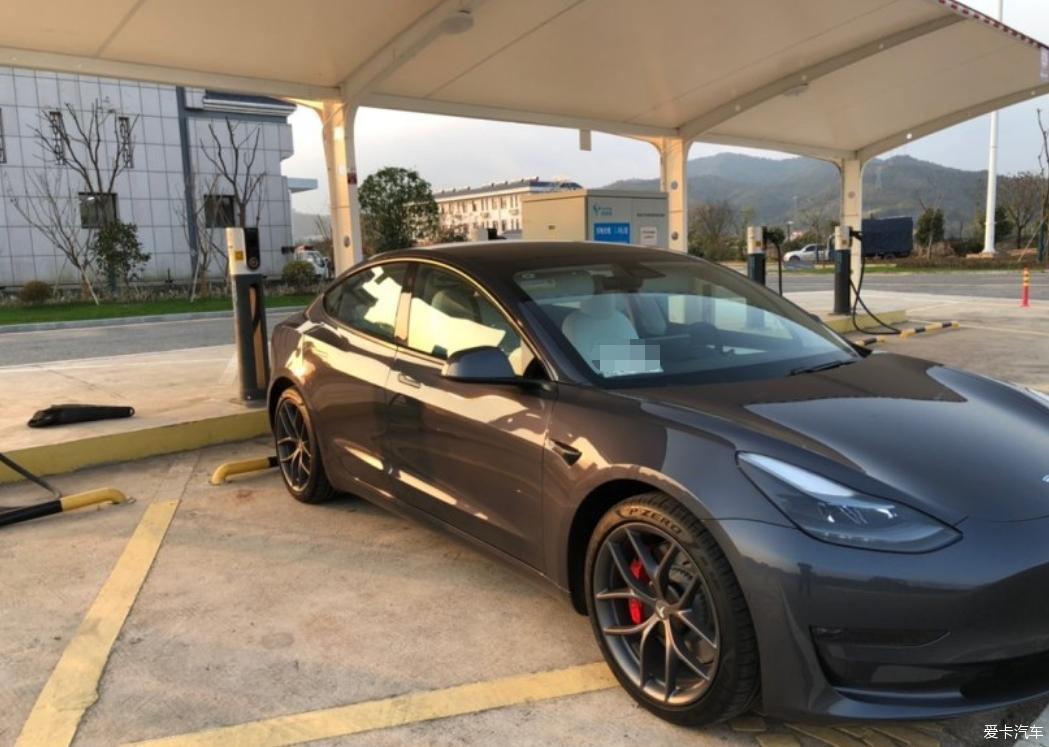 来分享我的21款model3 performance