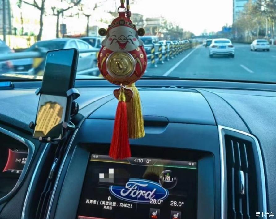 给小锐锐换换装，迎接新一年的到来