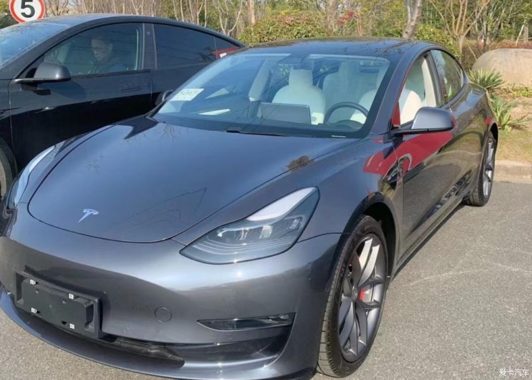 来分享我的21款model3 performance