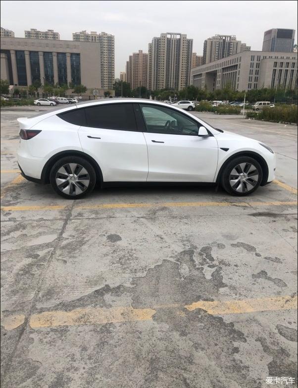 终于成为尊贵的特斯拉model Y 车主