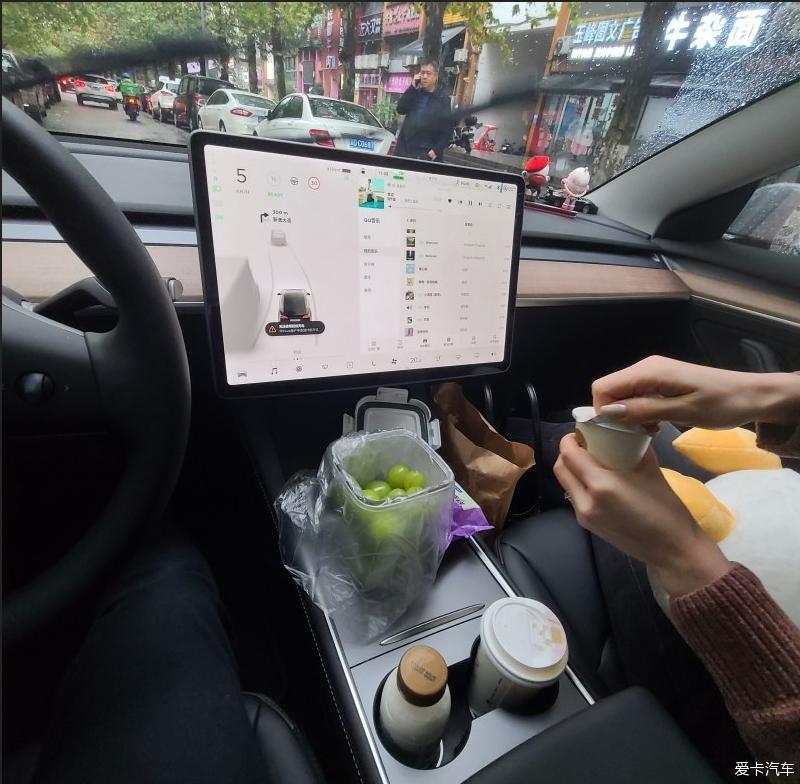特斯拉model 3开着就是香！