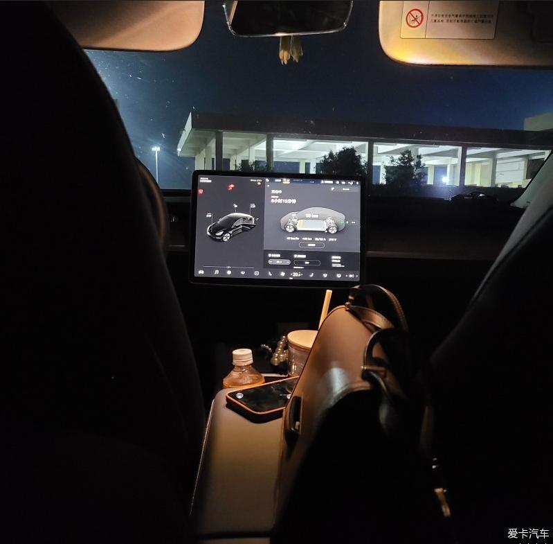 特斯拉model 3开着就是香！