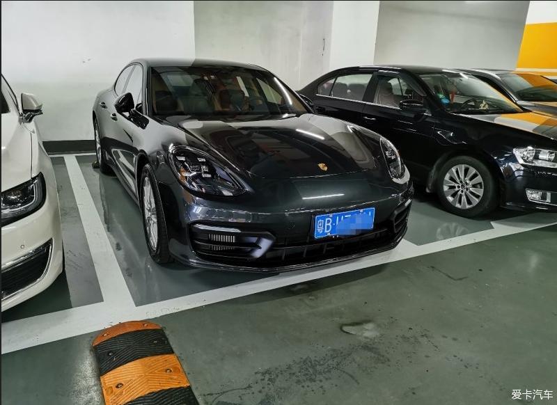 回头率超高撩妹神器保时捷Panamera