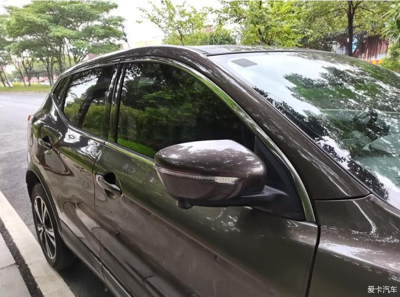 逍客陪我在寂静的小路转
