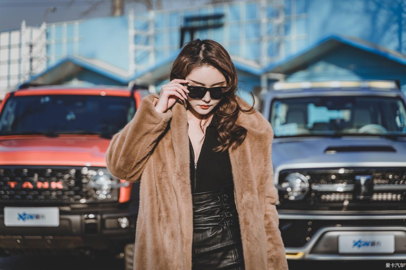 【女神请上车】硬汉柔情 性感御姐会晤赛博坦克 你们觉得该选谁