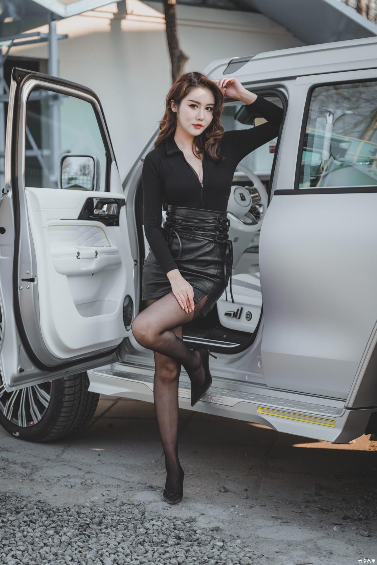 【女神请上车】硬汉柔情 性感御姐会晤赛博坦克 你们觉得该选谁