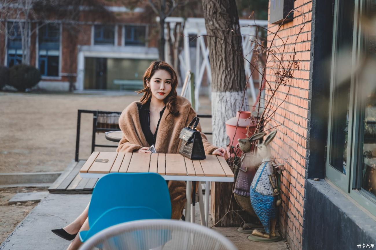 【女神请上车】硬汉柔情 性感御姐会晤赛博坦克 你们觉得该选谁