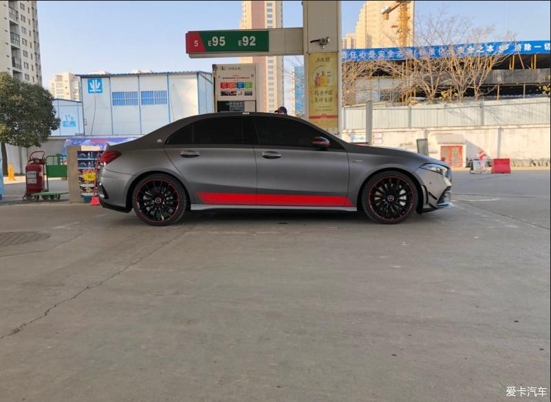 奔驰AMG A35L平民跑车给你非凡的驾驶体验