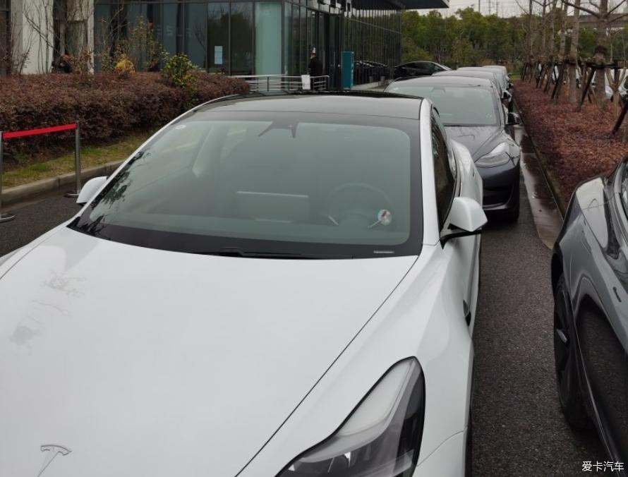 Model 3标续安装电桩使用体验作业
