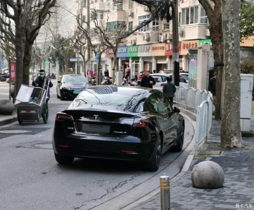 Model 3标续安装电桩使用体验作业