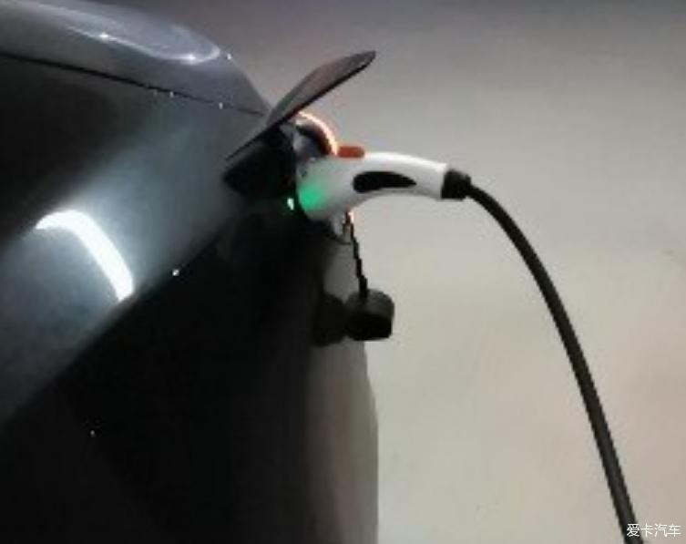 Model 3标续安装电桩使用体验作业