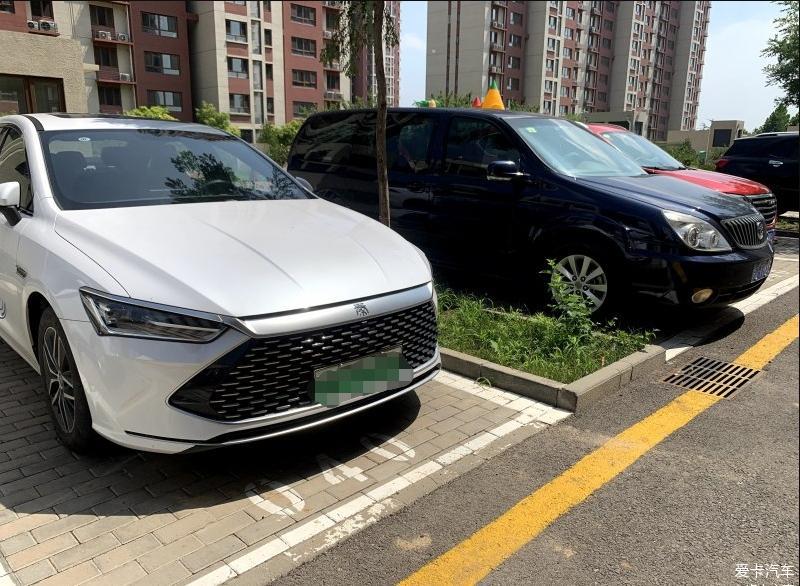 科技感十足比亚迪秦PLUS经济实用居家小能手