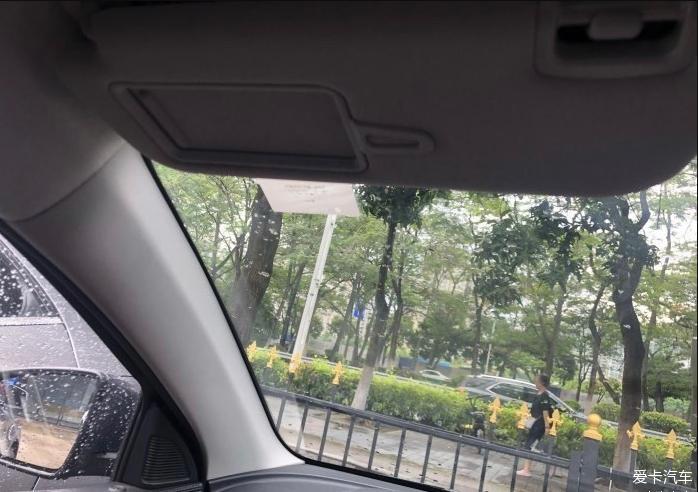 适合小姐姐的代步小车比亚迪e2带给我不少惊喜