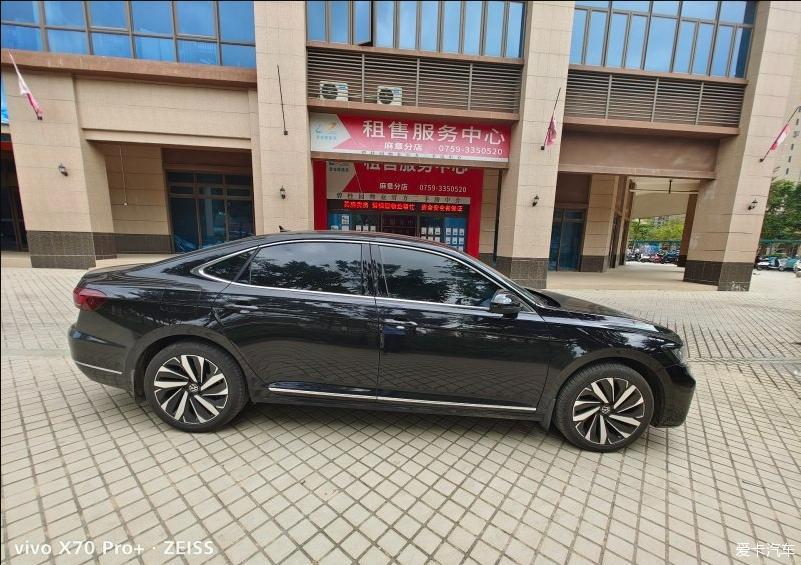 更具年轻感新款帕萨特商务家用全能车