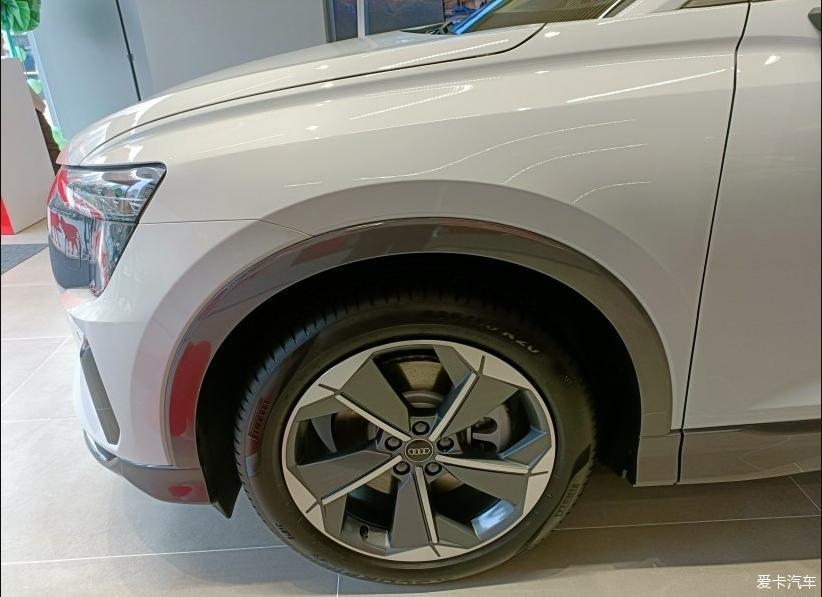 上汽首款纯电SUV 奥迪Q5 e-tron到店评测